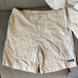 Patagonia Men’s Cream shorts size 34